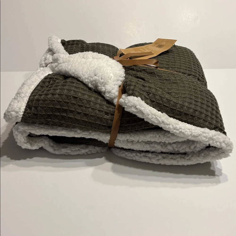 Thyme + Basil Luxury Collection Knit Reversible Blanket Throw in Green